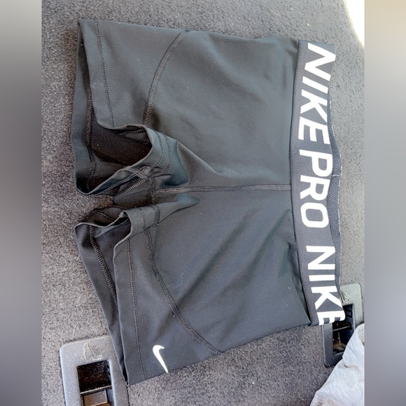 Black Nike Pros - Picture 1 of 4
